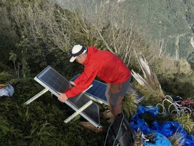 強化堰塞湖監測預警功能，林業保育署增設微地動儀。 